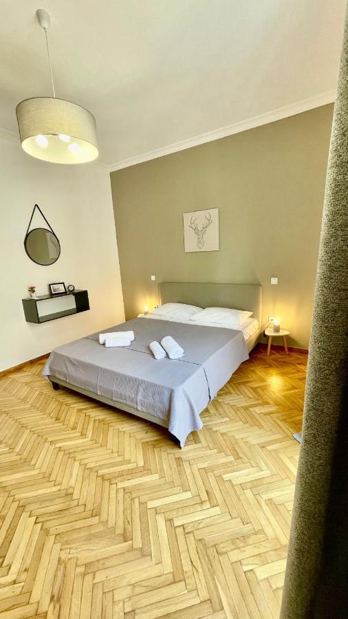 Gorgeous Renovated Apt. Close To Metro And Cultural Sites! Атина Екстериор снимка