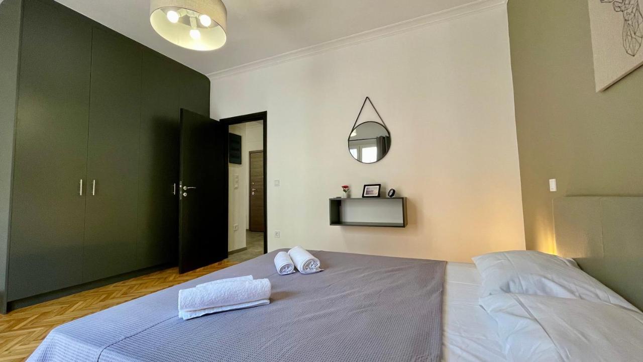 Gorgeous Renovated Apt. Close To Metro And Cultural Sites! Атина Екстериор снимка