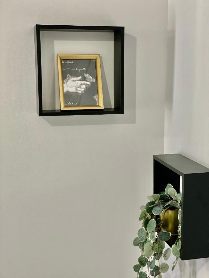 Gorgeous Renovated Apt. Close To Metro And Cultural Sites! Атина Екстериор снимка