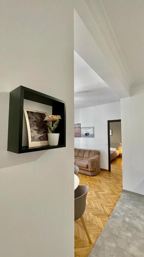 Gorgeous Renovated Apt. Close To Metro And Cultural Sites! Атина Екстериор снимка