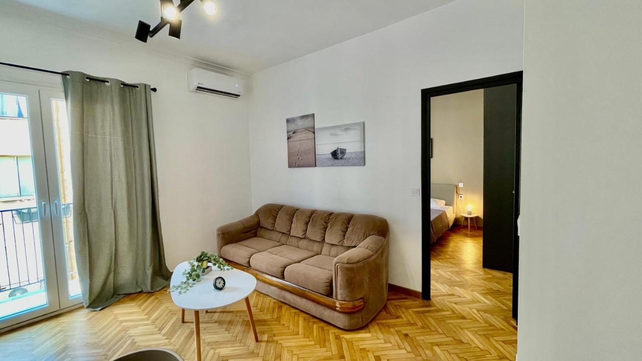 Gorgeous Renovated Apt. Close To Metro And Cultural Sites! Атина Екстериор снимка