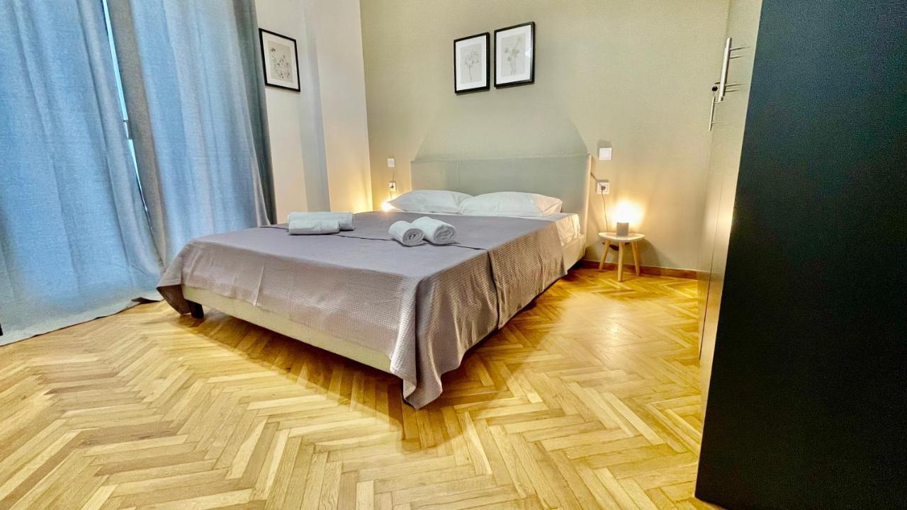 Gorgeous Renovated Apt. Close To Metro And Cultural Sites! Атина Екстериор снимка