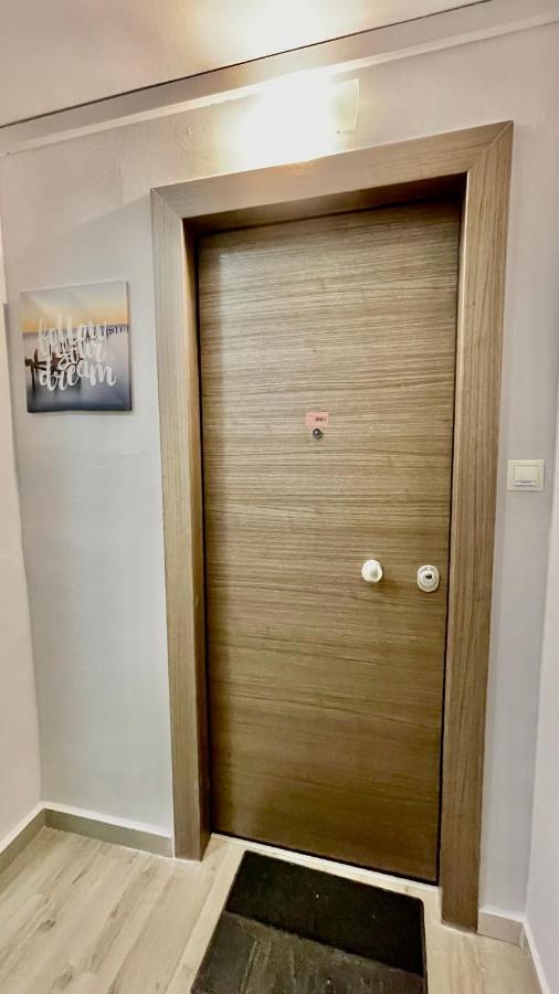 Gorgeous Renovated Apt. Close To Metro And Cultural Sites! Атина Екстериор снимка