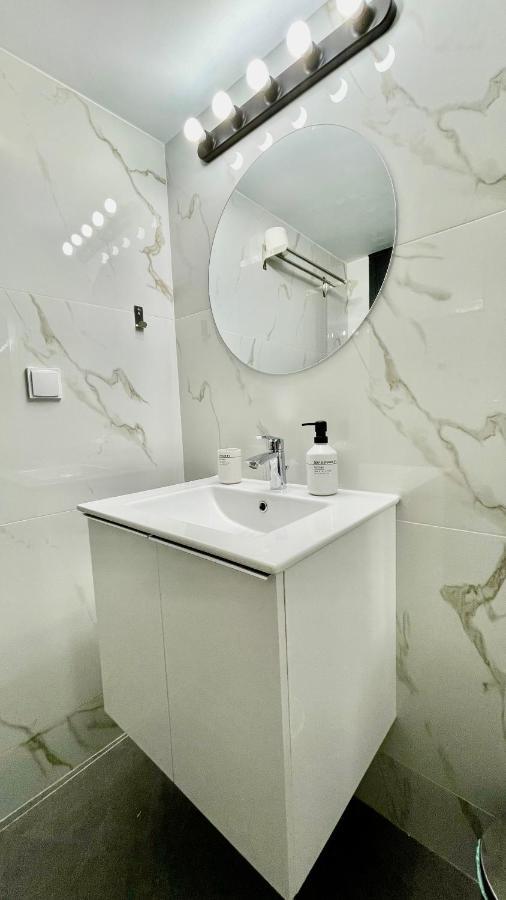 Gorgeous Renovated Apt. Close To Metro And Cultural Sites! Атина Екстериор снимка